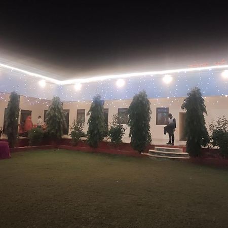 Prem Garden & Resort Mathura Bagian luar foto