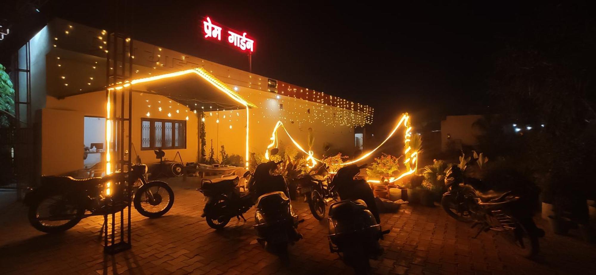 Prem Garden & Resort Mathura Bagian luar foto